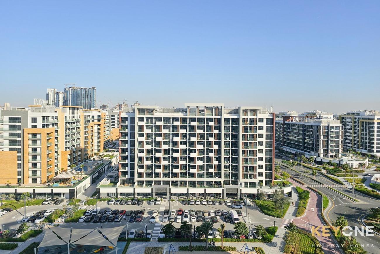 Elegant Living At Azizi Riviera