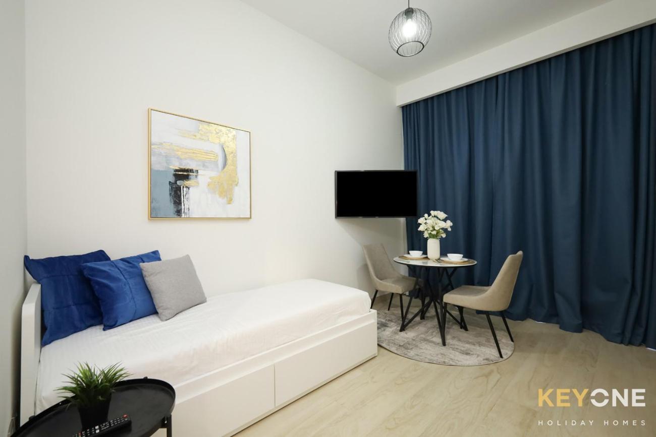 Elegant Living At Azizi Riviera Apartment