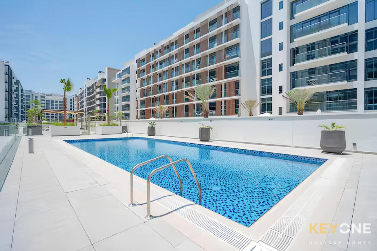 Elegant Living At Azizi Riviera Apartment