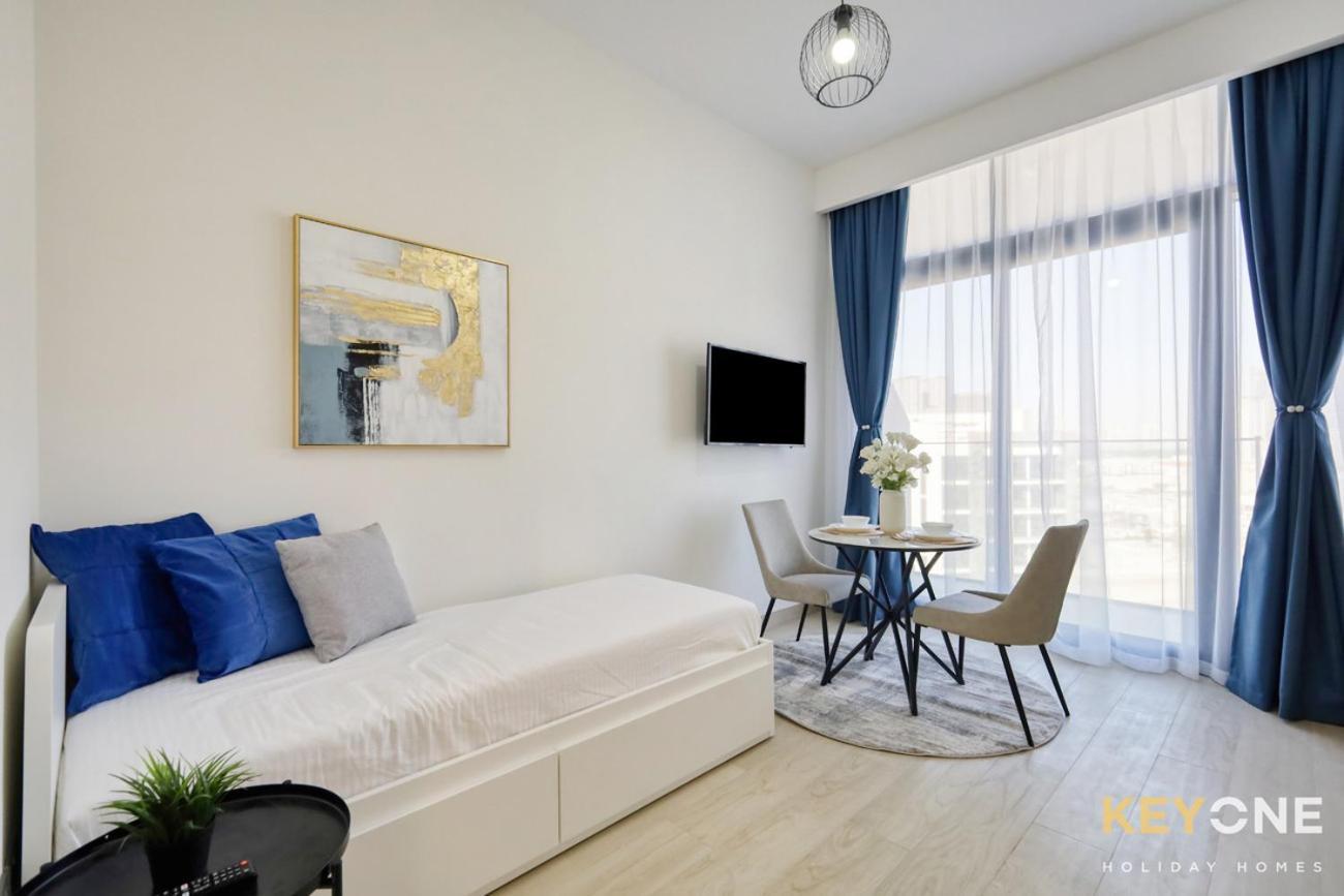 Elegant Living At Azizi Riviera